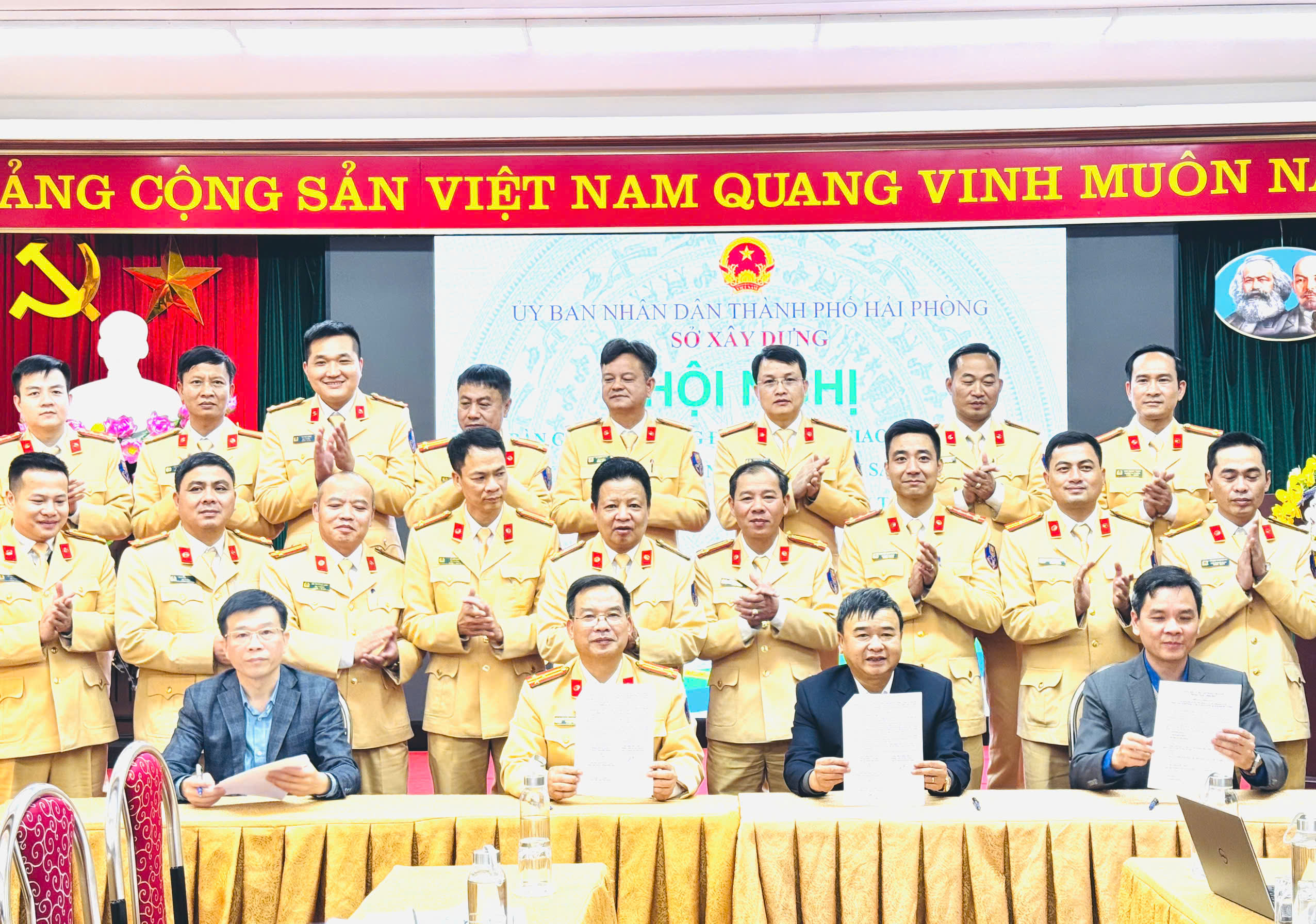 Bàn giao vận hành khai thác sử dụng chu kỳ điều khiển 144 nút giao có đèn tín hiệu